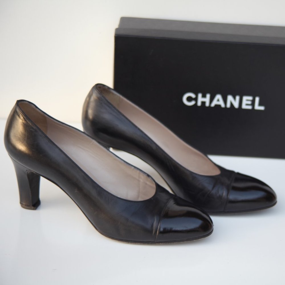 CHANEL Classic black leather CHANEL heels with patent leather cap toe US 9